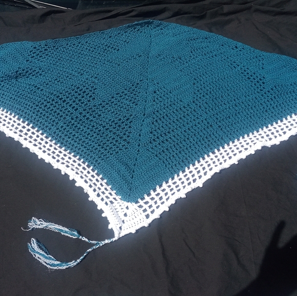 Dainty at the beach hand crocheted shawl - Picture 4 of 6